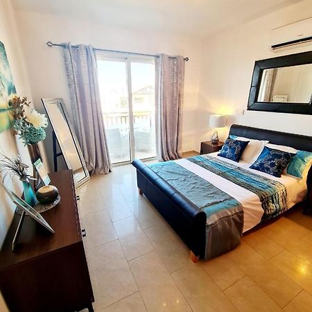 Stunning Apartment C106 With Balcony Looking Over Pool Peyia Extérieur photo