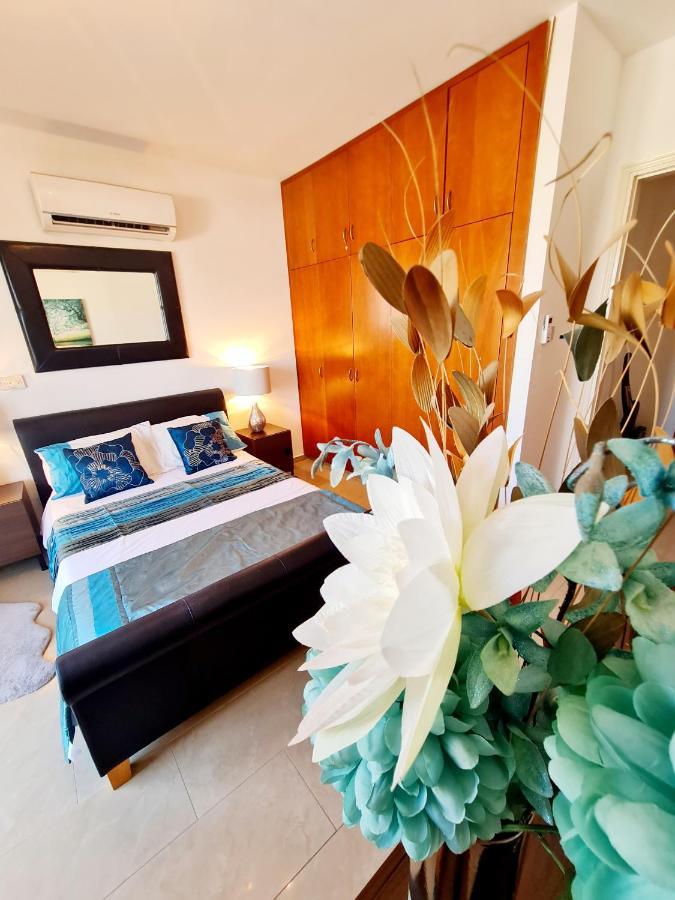 Stunning Apartment C106 With Balcony Looking Over Pool Peyia Extérieur photo