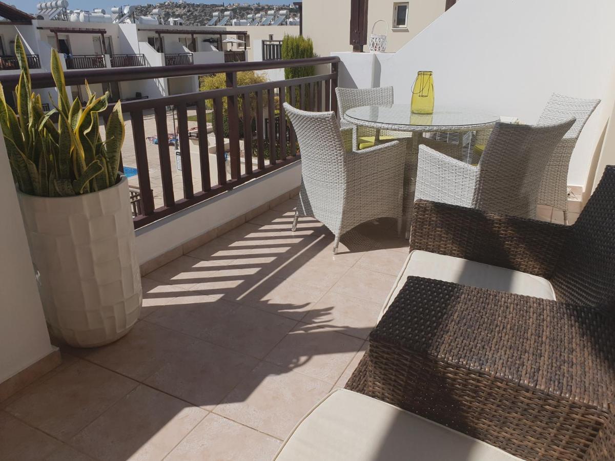 Stunning Apartment C106 With Balcony Looking Over Pool Peyia Extérieur photo