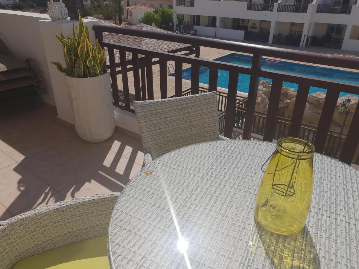 Stunning Apartment C106 With Balcony Looking Over Pool Peyia Extérieur photo