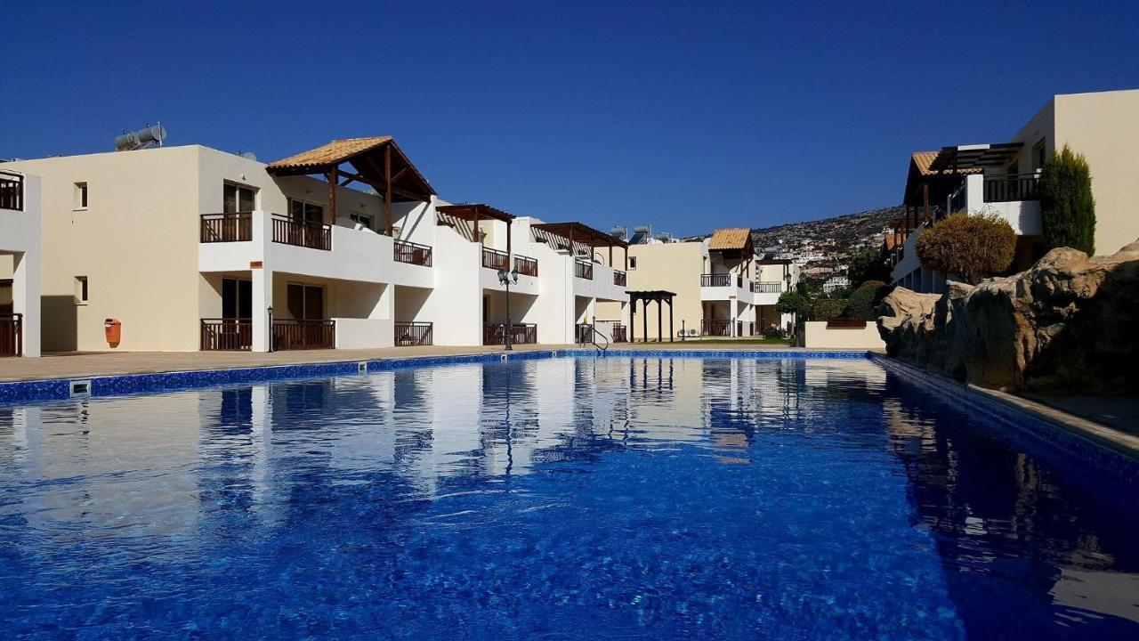 Stunning Apartment C106 With Balcony Looking Over Pool Peyia Extérieur photo